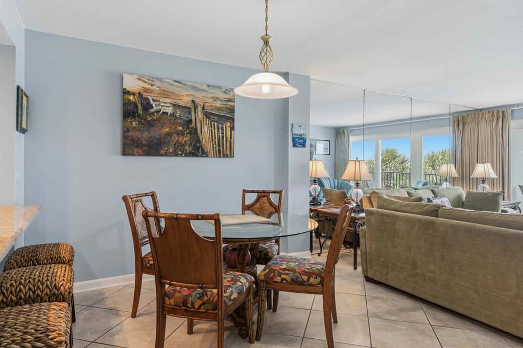 Beachfront, 3rd-floor condo with pool, hot tub, ocean view & fast WiFi