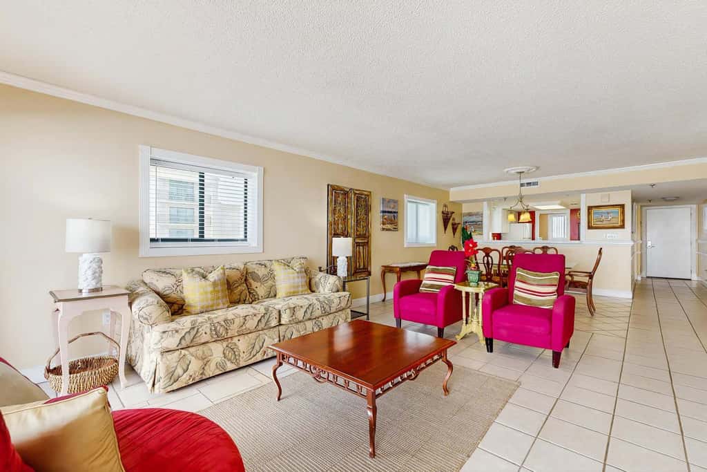Spacious 5th floor condo with sweeping views of the Gulf, steps to beach
