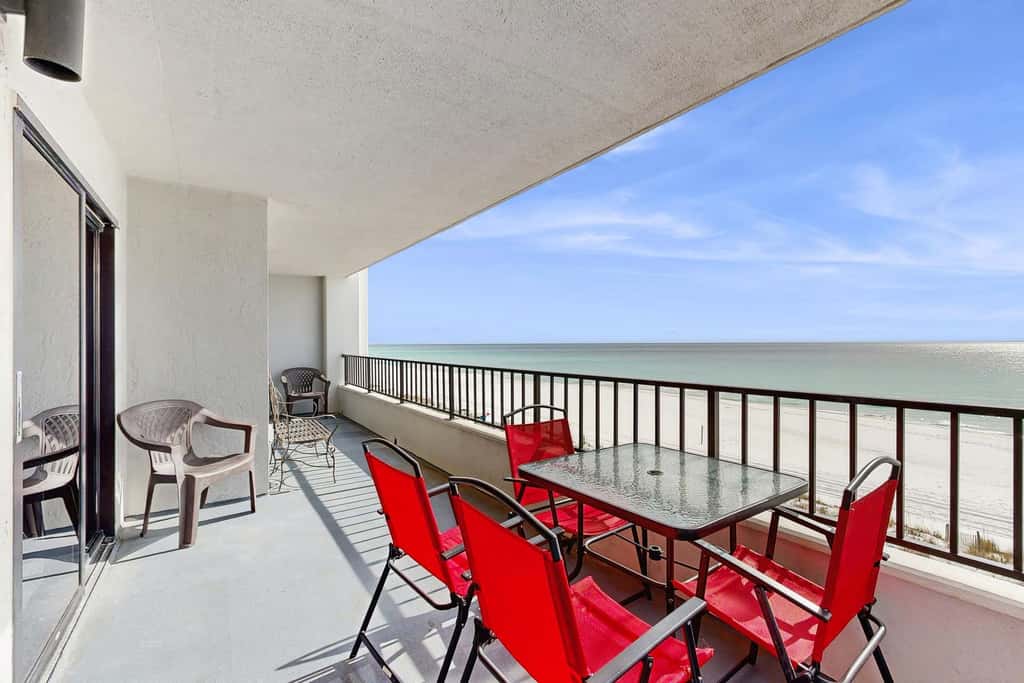 Spacious 5th floor condo with sweeping views of the Gulf, steps to beach