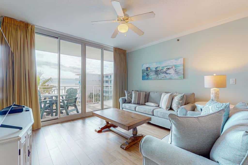 Beautiful beachfront home with balcony, shared pool and beach access