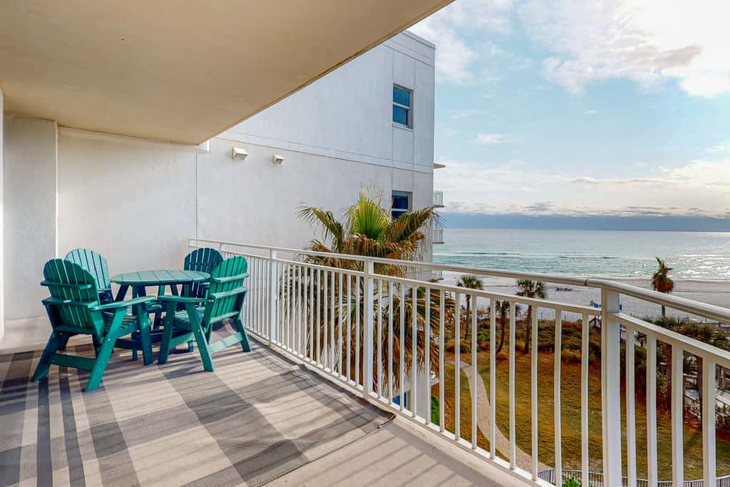 Beautiful beachfront home with balcony, shared pool and beach access