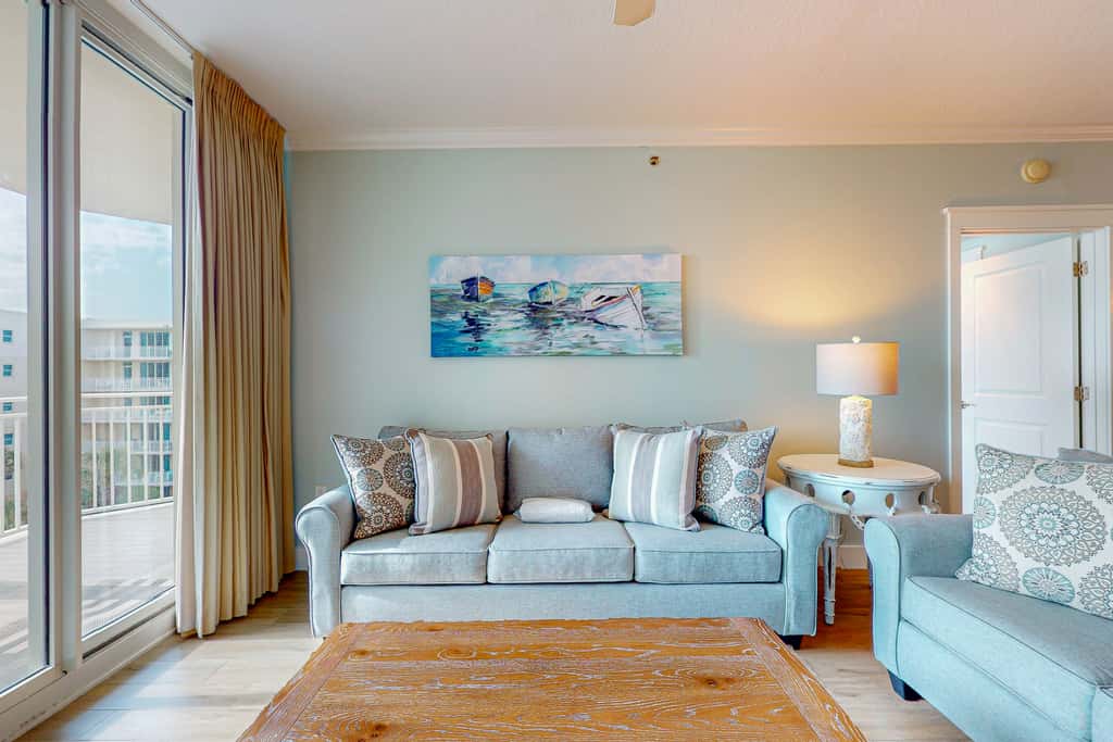 Beautiful beachfront home with balcony, shared pool and beach access