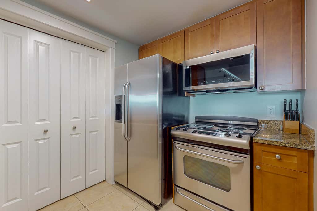 Beautiful beachfront home with balcony, shared pool and beach access