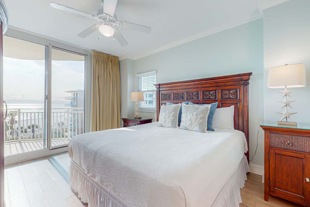 Beautiful beachfront home with balcony, shared pool and beach access