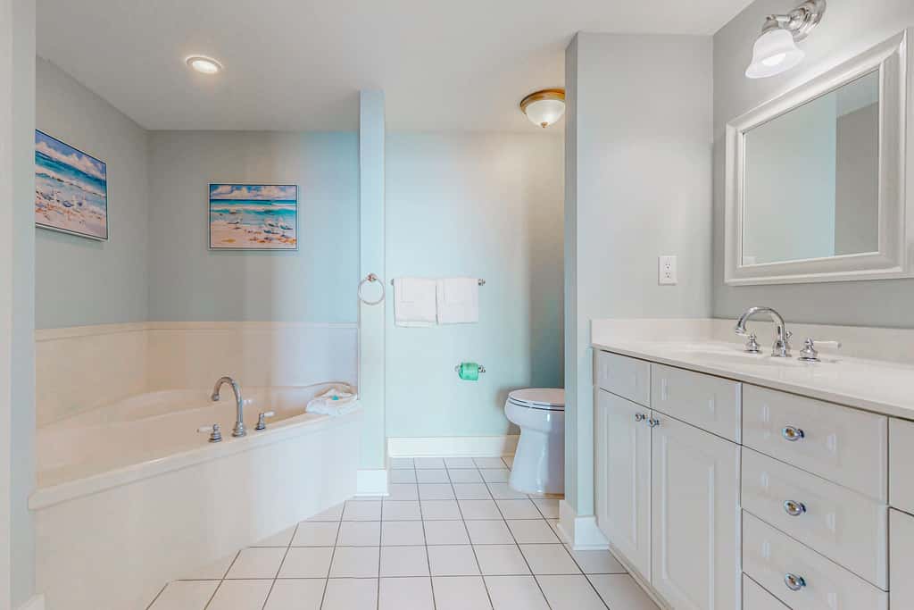 Beautiful beachfront home with balcony, shared pool and beach access