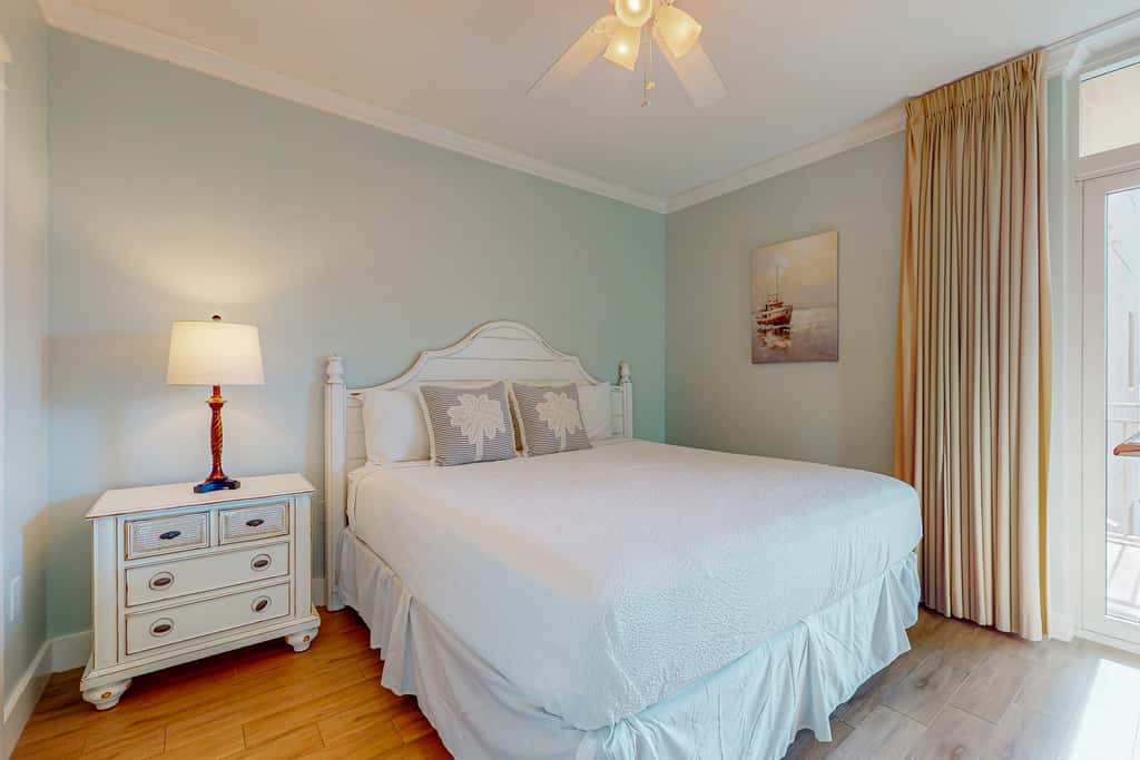 Beautiful beachfront home with balcony, shared pool and beach access