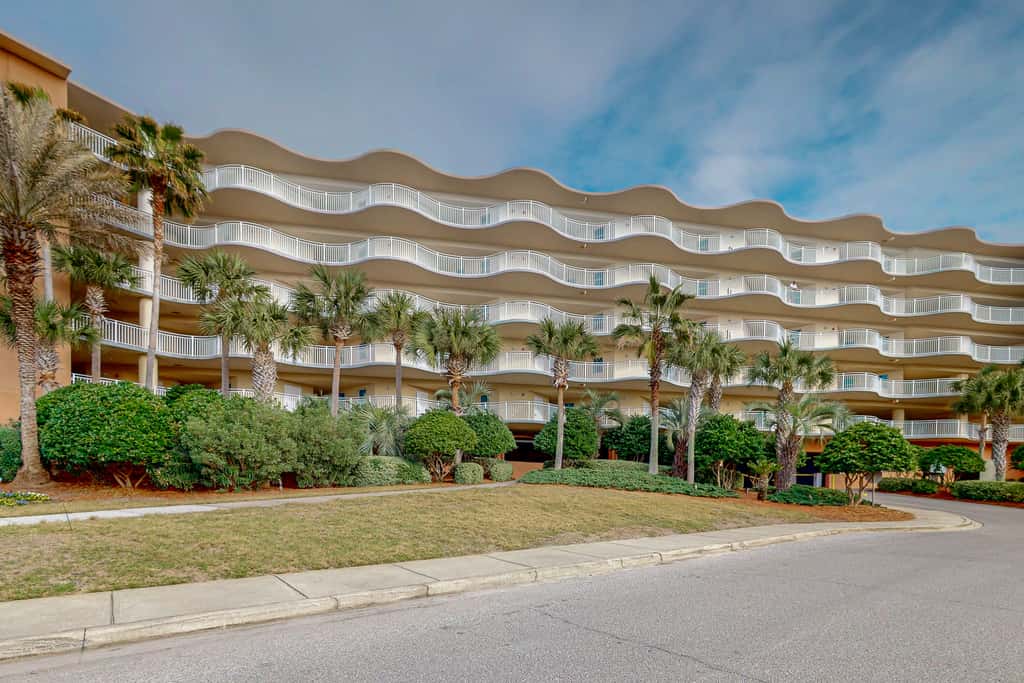 Beautiful beachfront home with balcony, shared pool and beach access