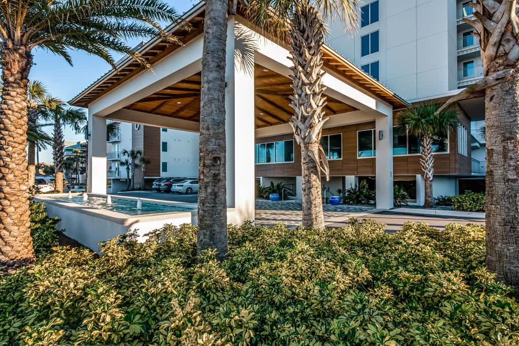 Blu 507 - Luxurious gulf front condo with private balcony, shared pool & beach access