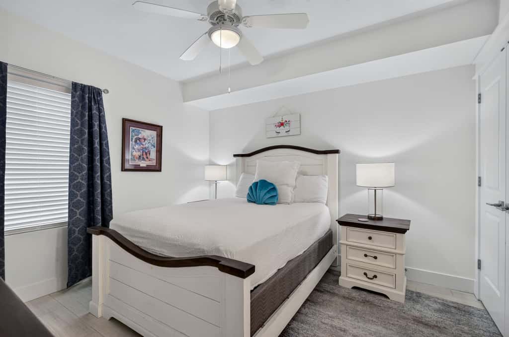 Blu 507 - Luxurious gulf front condo with private balcony, shared pool & beach access