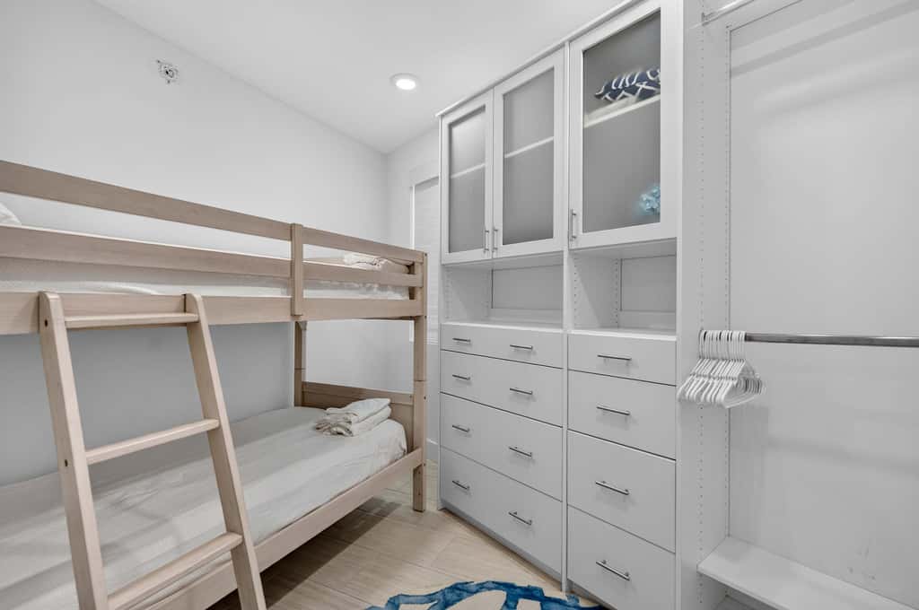 Blu 507 - Luxurious gulf front condo with private balcony, shared pool & beach access