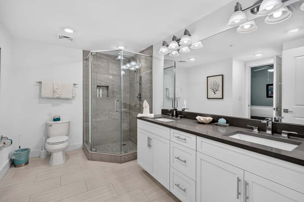 Blu 507 - Luxurious gulf front condo with private balcony, shared pool & beach access