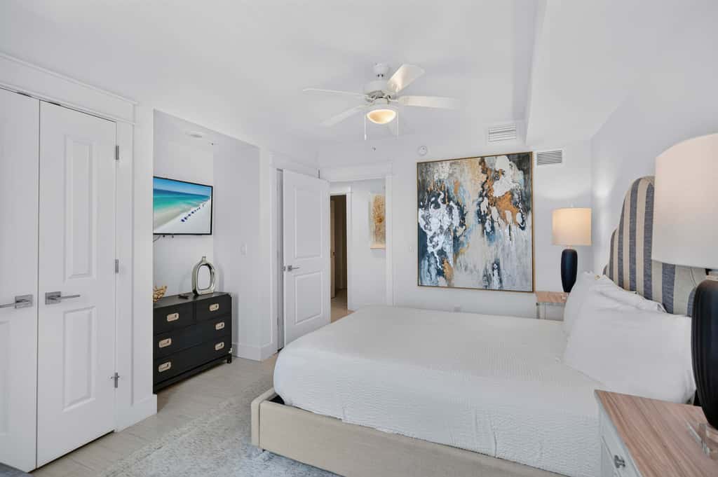Blu 507 - Luxurious gulf front condo with private balcony, shared pool & beach access