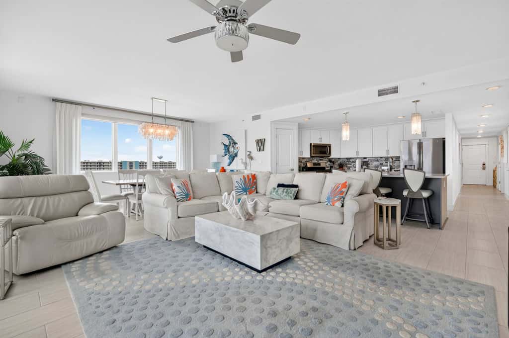 Blu 507 - Luxurious gulf front condo with private balcony, shared pool & beach access