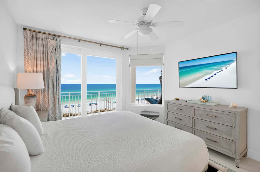 Blu 507 - Luxurious gulf front condo with private balcony, shared pool & beach access