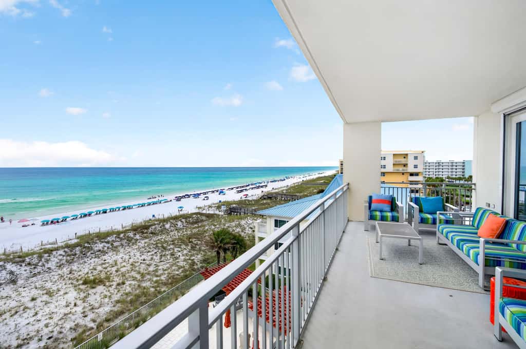 Blu 507 - Luxurious gulf front condo with private balcony, shared pool & beach access