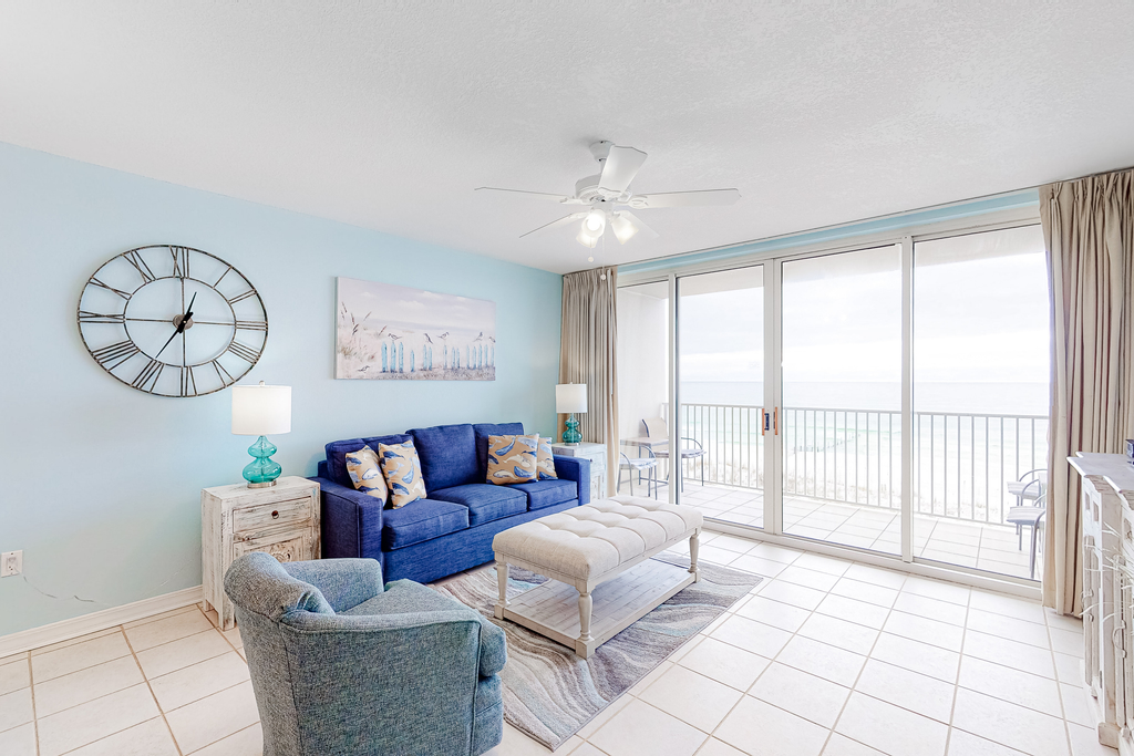 Fourth floor spacious, beachfront condo with views - close to entertainment