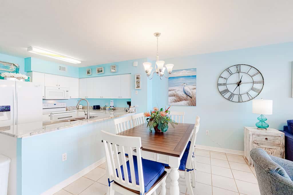 Fourth floor spacious, beachfront condo with views - close to entertainment