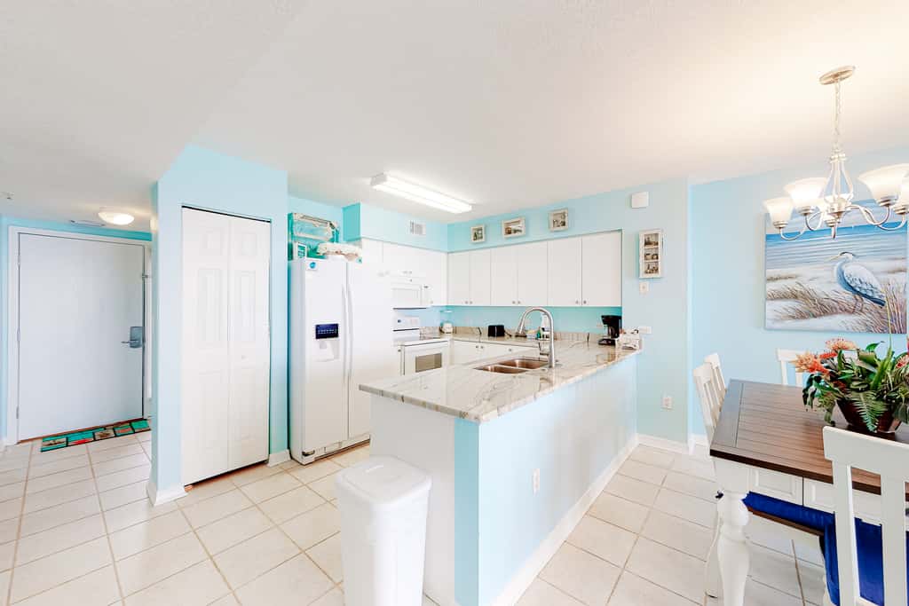 Fourth floor spacious, beachfront condo with views - close to entertainment
