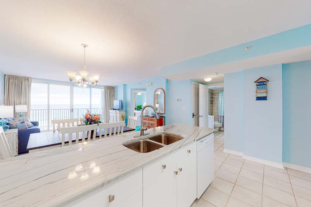 Fourth floor spacious, beachfront condo with views - close to entertainment