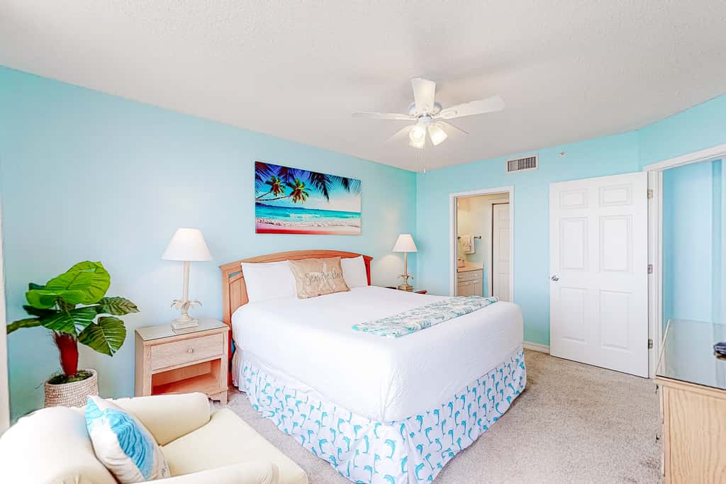 Fourth floor spacious, beachfront condo with views - close to entertainment