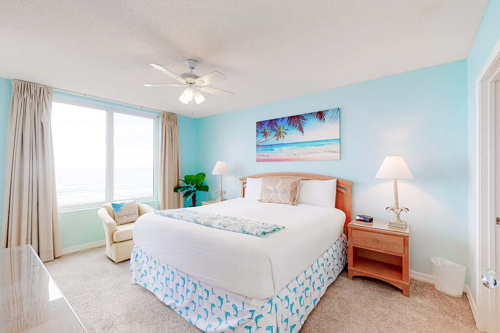 Fourth floor spacious, beachfront condo with views - close to entertainment
