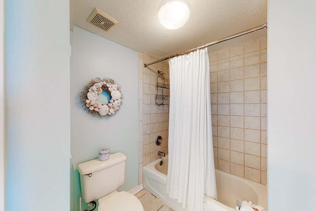 Fourth floor spacious, beachfront condo with views - close to entertainment