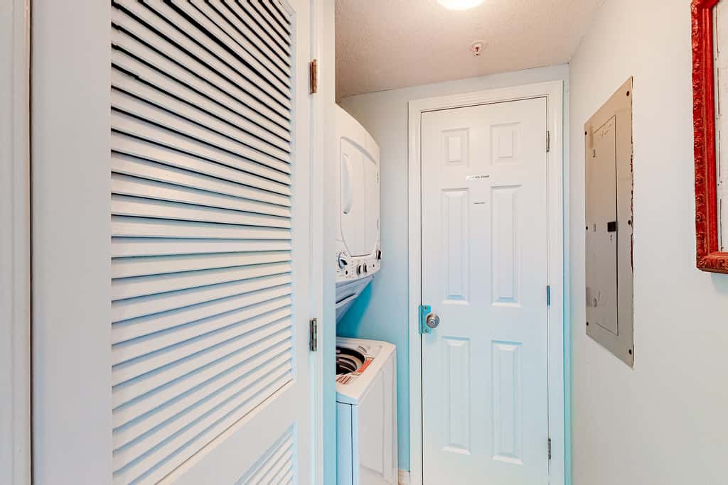 Fourth floor spacious, beachfront condo with views - close to entertainment