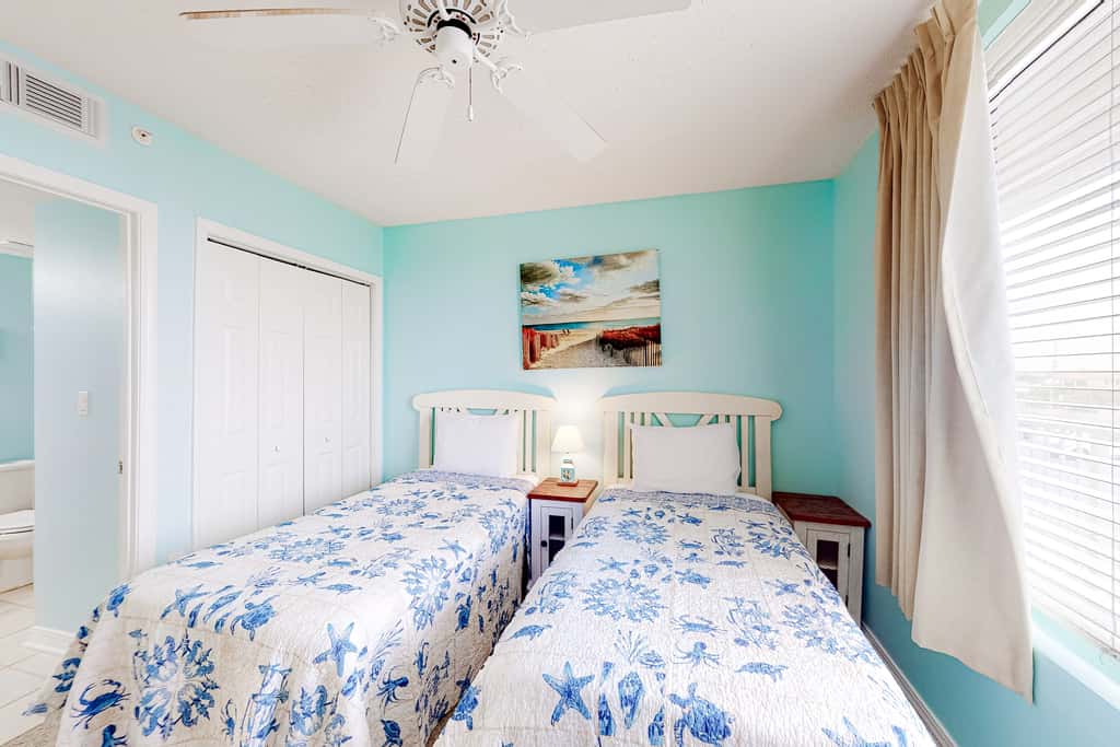 Fourth floor spacious, beachfront condo with views - close to entertainment