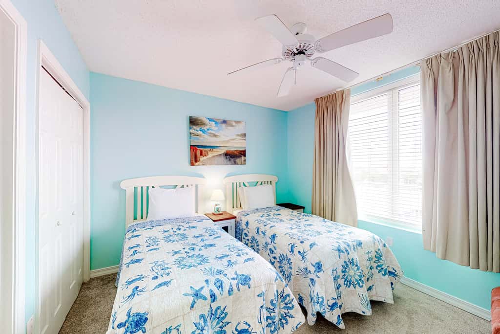 Fourth floor spacious, beachfront condo with views - close to entertainment