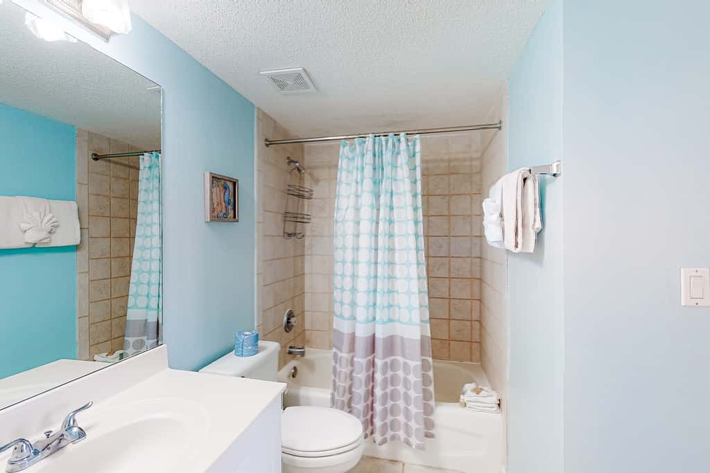 Fourth floor spacious, beachfront condo with views - close to entertainment