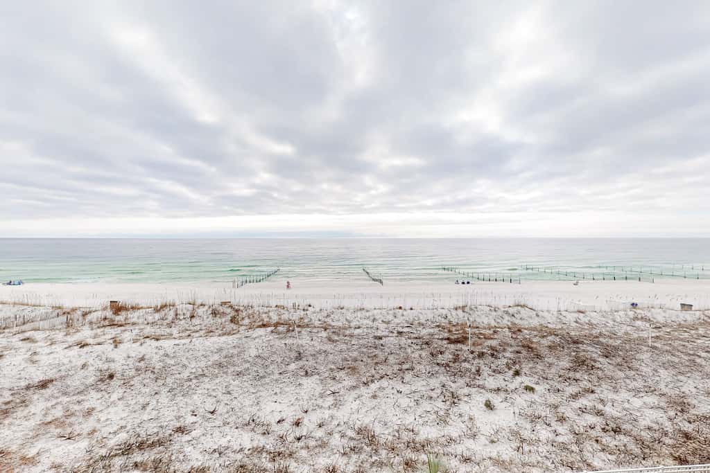 Fourth floor spacious, beachfront condo with views - close to entertainment