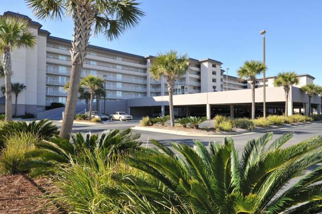 Fourth floor spacious, beachfront condo with views - close to entertainment