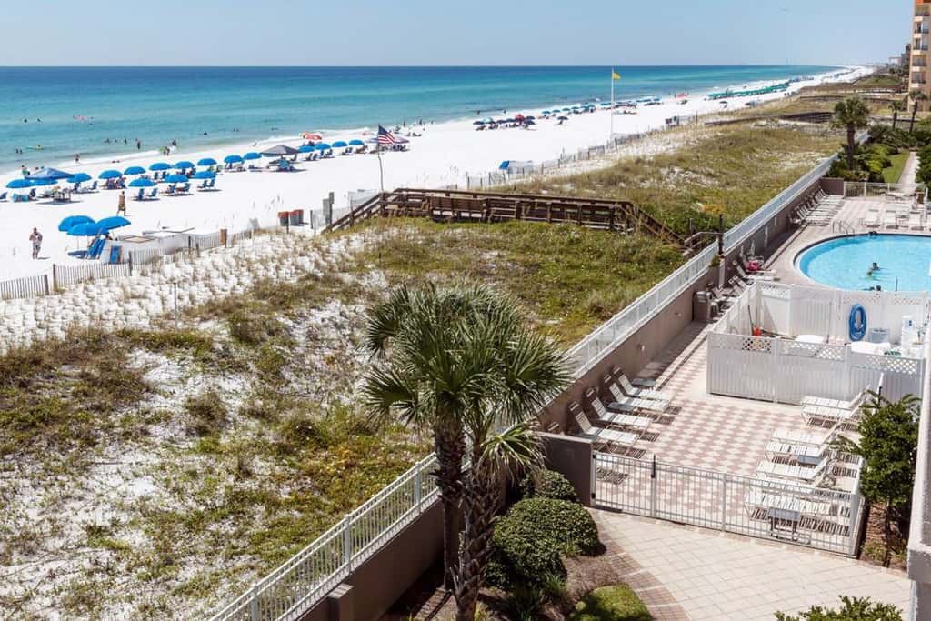 Fourth floor spacious, beachfront condo with views - close to entertainment