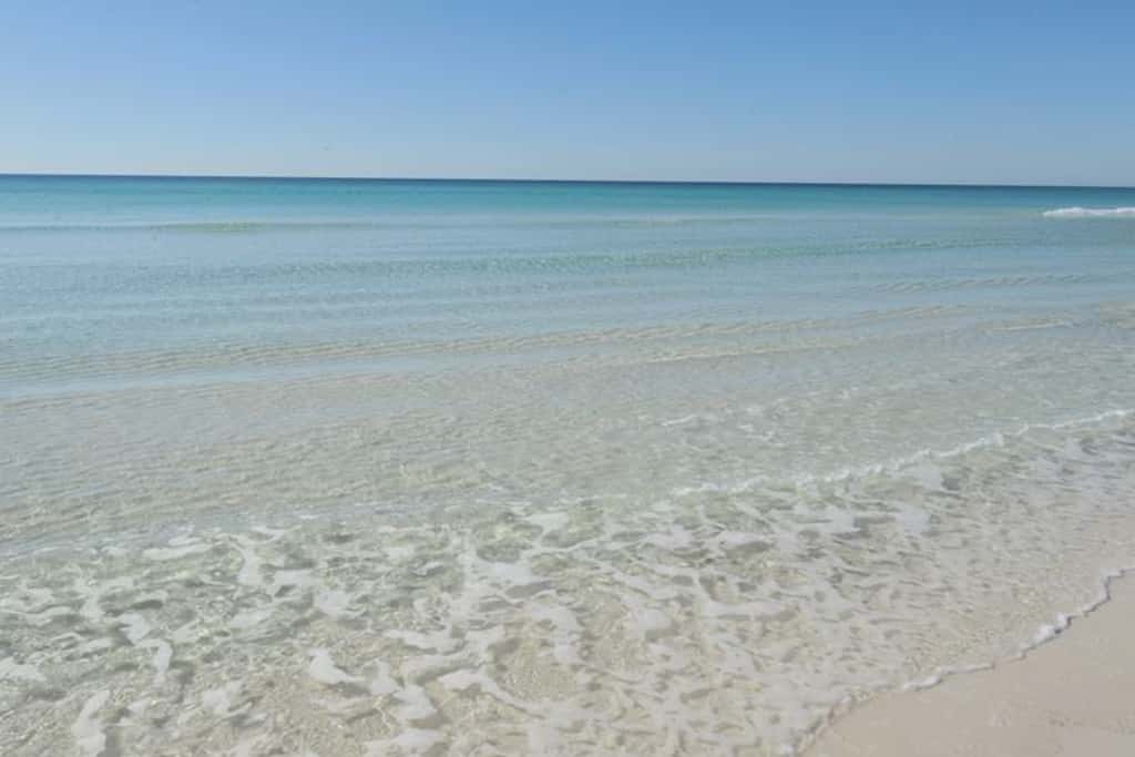 Fourth floor spacious, beachfront condo with views - close to entertainment