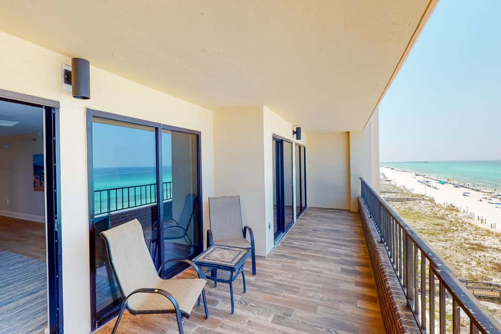Seventh floor Gulf-front suite with amazing views, washer&dryer, AC & pool