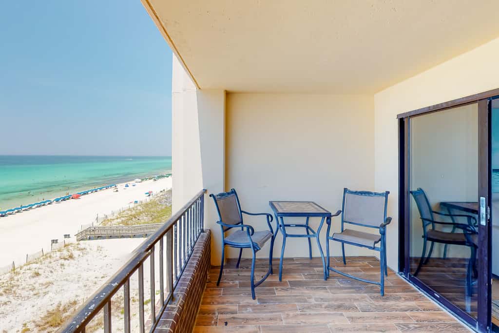 Seventh floor Gulf-front suite with amazing views, washer&dryer, AC & pool
