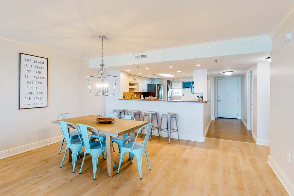 Seventh floor Gulf-front suite with amazing views, washer&dryer, AC & pool
