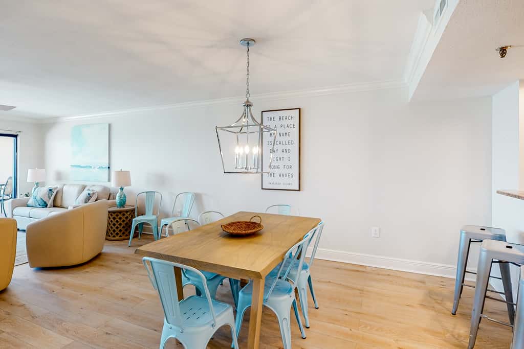 Seventh floor Gulf-front suite with amazing views, washer&dryer, AC & pool