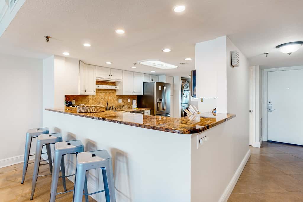 Seventh floor Gulf-front suite with amazing views, washer&dryer, AC & pool