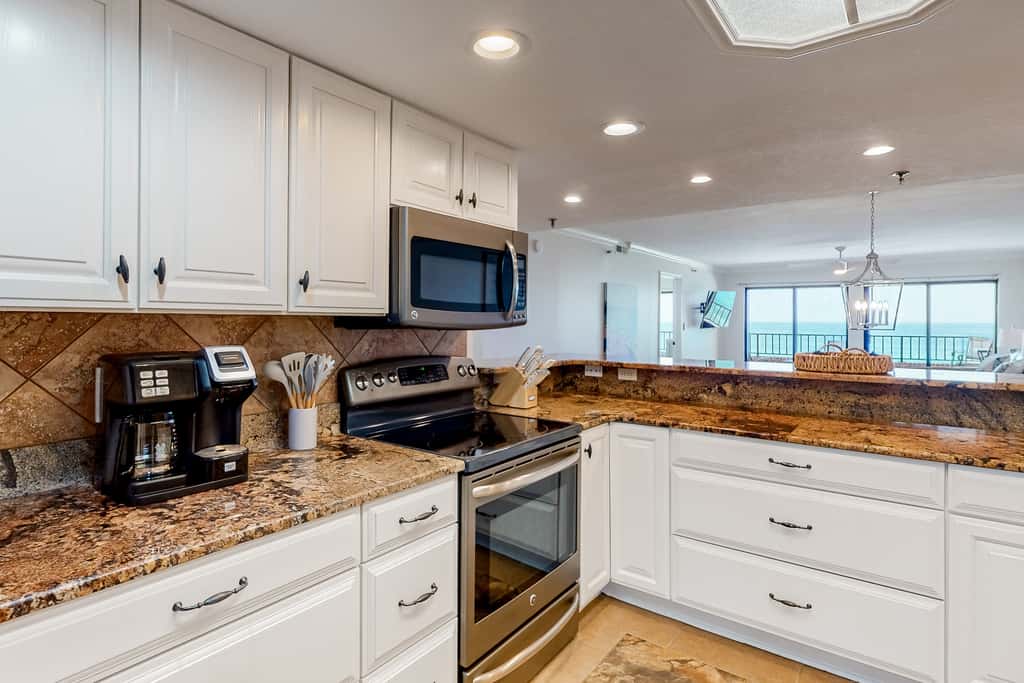 Seventh floor Gulf-front suite with amazing views, washer&dryer, AC & pool