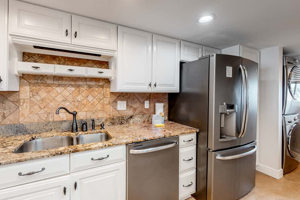 Seventh floor Gulf-front suite with amazing views, washer&dryer, AC & pool