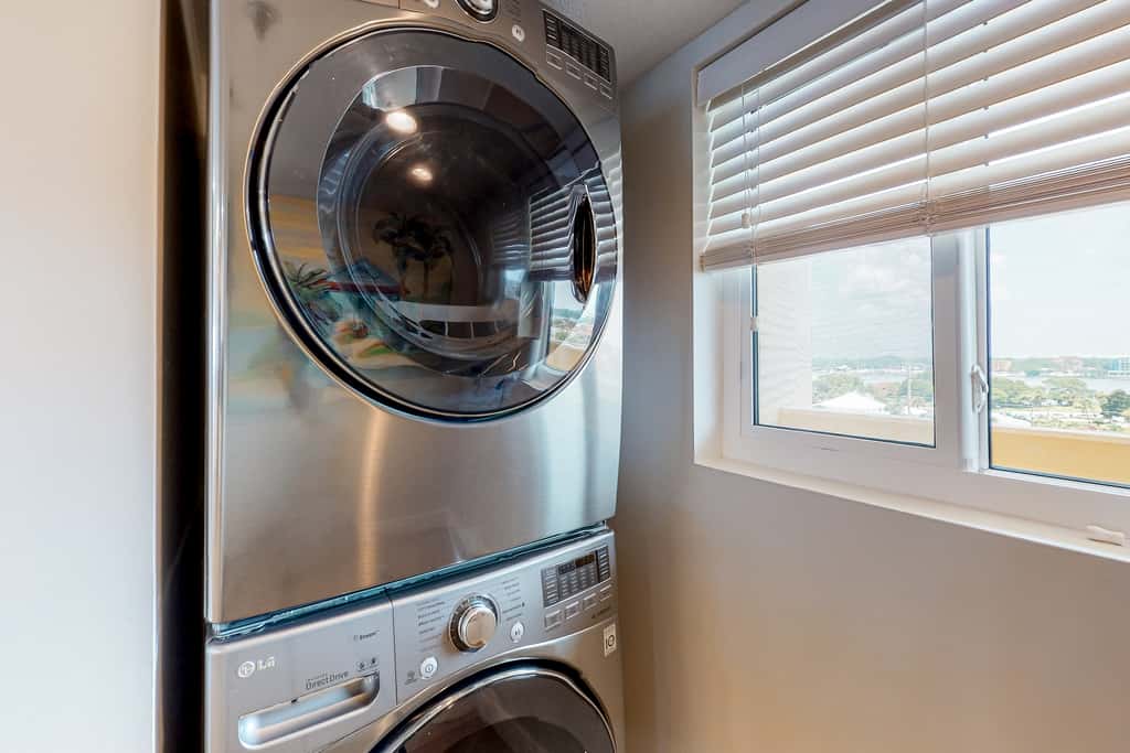 Seventh floor Gulf-front suite with amazing views, washer&dryer, AC & pool