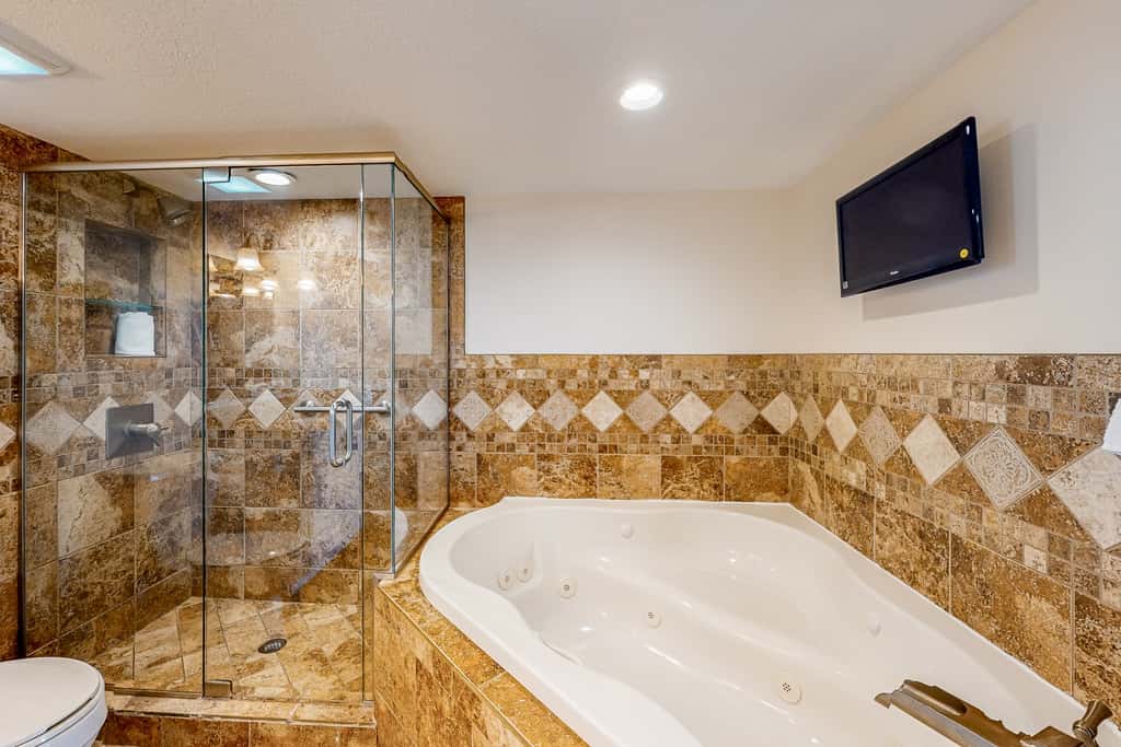 Seventh floor Gulf-front suite with amazing views, washer&dryer, AC & pool