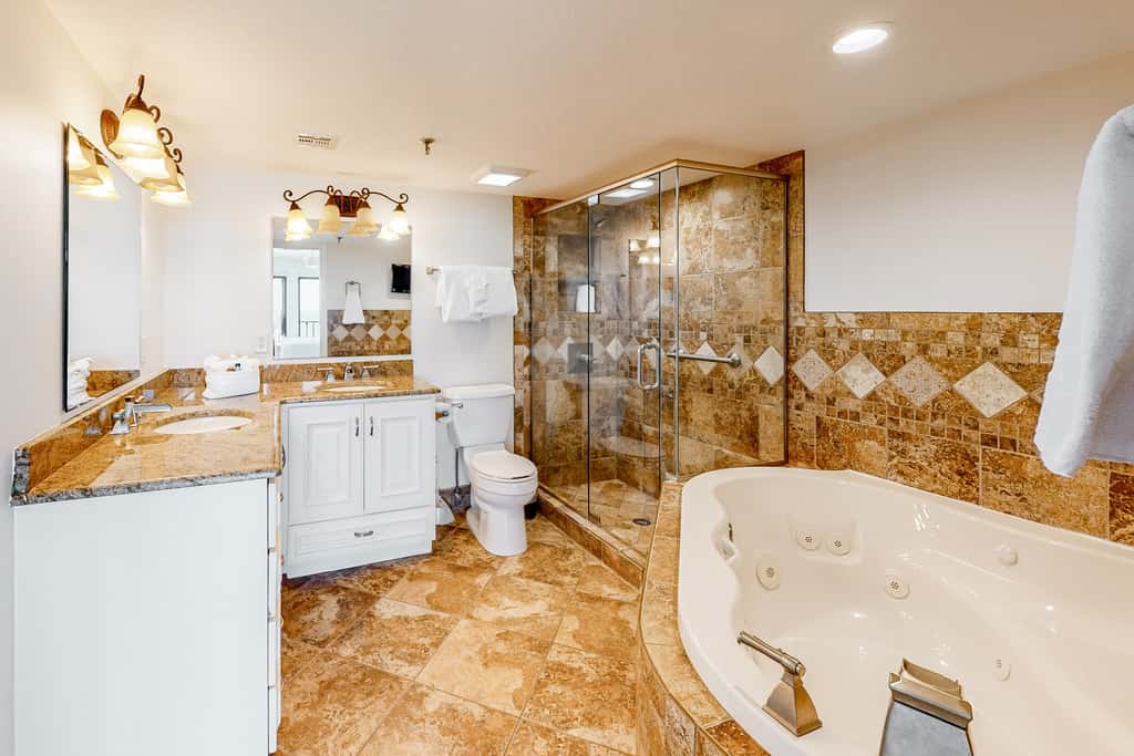 Seventh floor Gulf-front suite with amazing views, washer&dryer, AC & pool