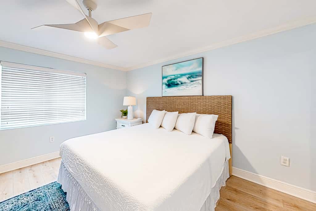 Seventh floor Gulf-front suite with amazing views, washer&dryer, AC & pool