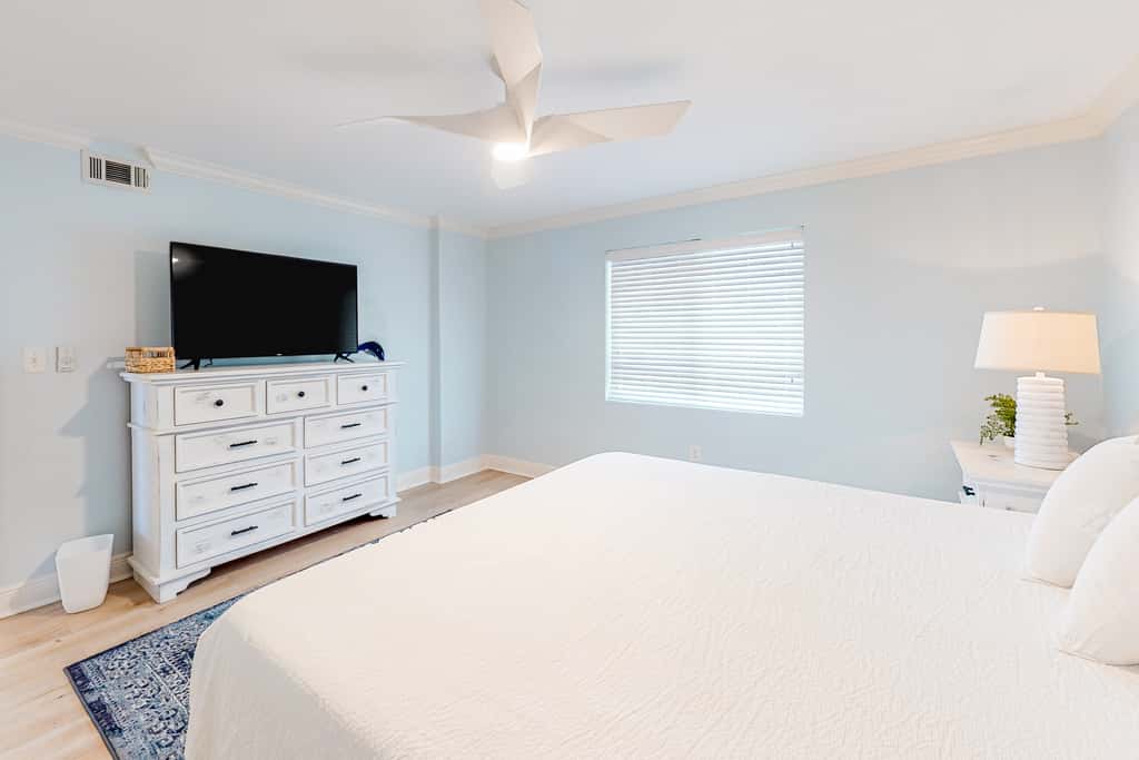 Seventh floor Gulf-front suite with amazing views, washer&dryer, AC & pool