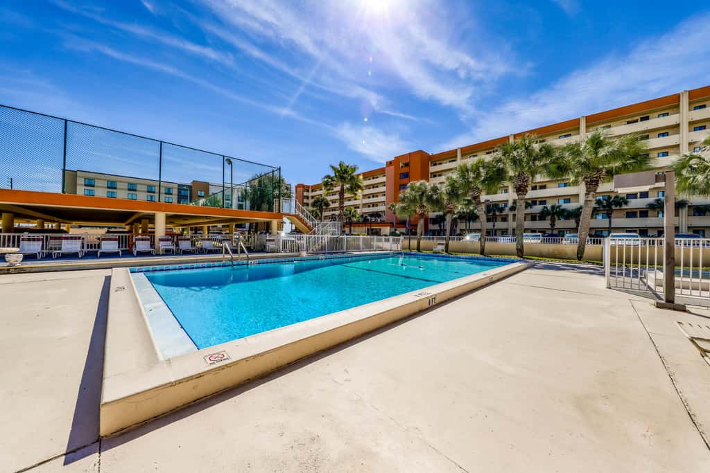 Seventh floor Gulf-front suite with amazing views, washer&dryer, AC & pool