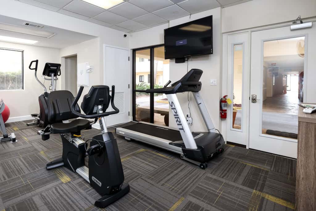 Seventh floor Gulf-front suite with amazing views, washer&dryer, AC & pool