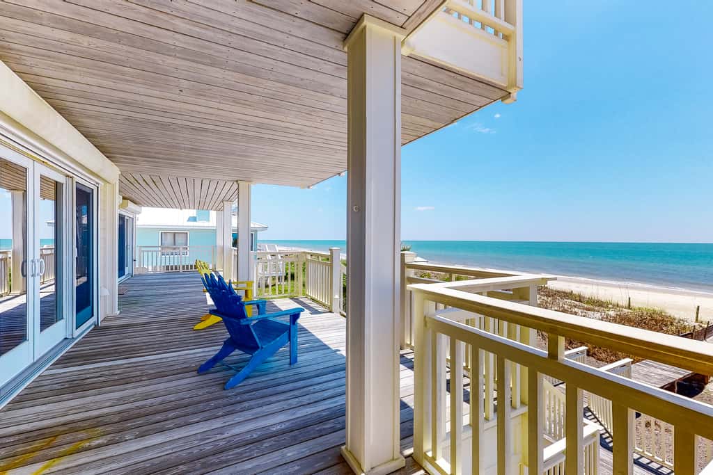 Gorgeous beachfront home - washer&dryer, deck & central AC - community pool