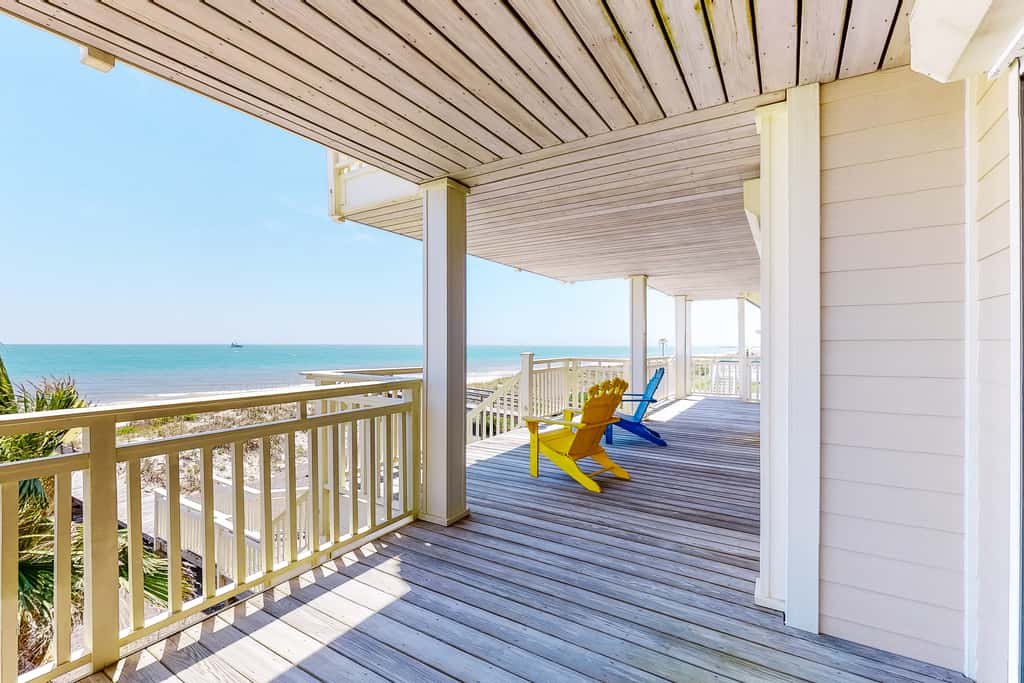 Gorgeous beachfront home - washer&dryer, deck & central AC - community pool